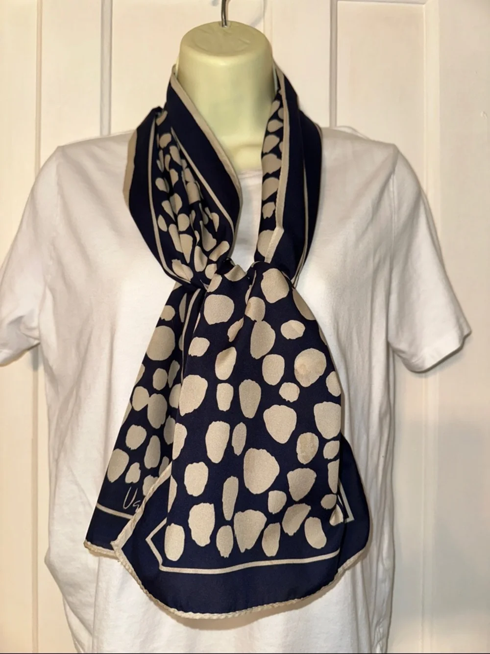 Vintage Vera‎ Navy Blue & Tan Abstract Pebble Scarf